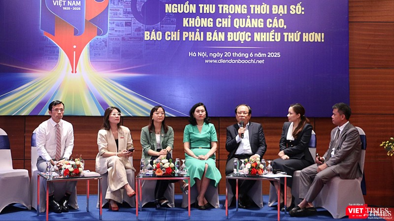 Các diễn giả chia sẻ nhiều quan điểm, đề xuất các giải pháp nhằm giúp báo chí thích ứng, phát triển bền vững trong thời đại số.