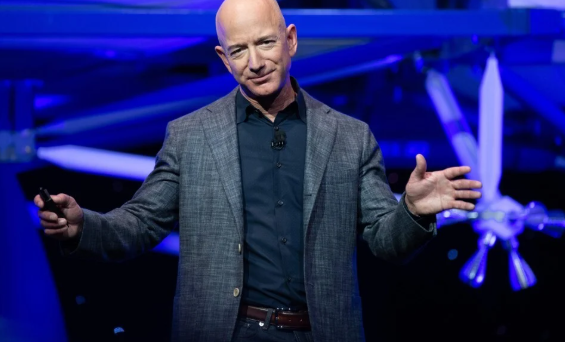 CEO của Amazon, tỷ phú Jeff Bezos đã tổ chức họp báo xác nhận công ty tên lửa Blue Origin của ông sẽ đưa thế hệ tên lửa mới New Glenn lên vũ trụ vào năm 2021. Ảnh: SCMP Ảnh: SCMP