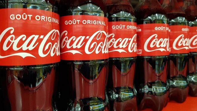 Quyết định tạm dừng quảng cáo trên các nền tảng truyền thông xã hội của CoCa Cola khiến ông chủ Facebook "mất trắng" hơn 7 tỷ USD. Ảnh: BBC Ảnh: BBC