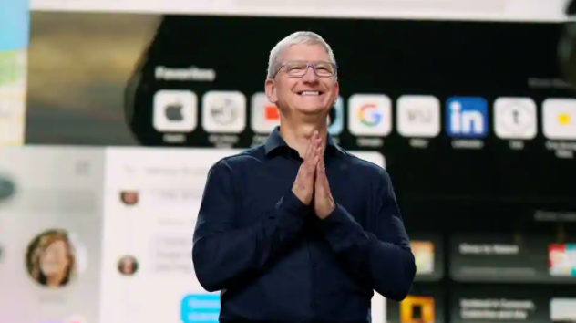 Dưới sự lãnh đạo của CEO Tim Cook, Apple đang đến gần hơn với cột mốc vốn hóa thị trường 2000 tỷ USD, điều mà chưa một công ty Mỹ nào làm được trước đó. (Ảnh: HT Tech) Ảnh: HT Tech