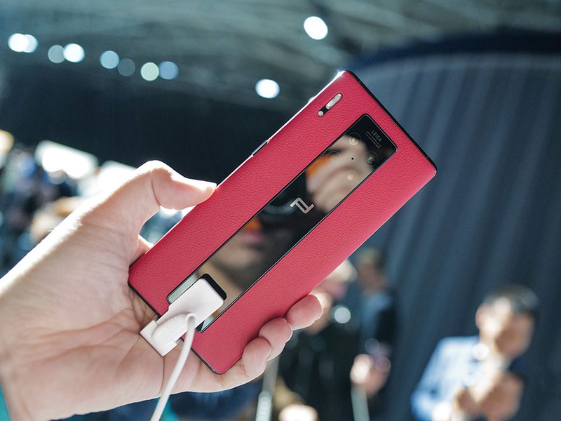 Chiếc Porsche Design Mate 30 của Huawei đã tăng hơn 13 triệu đồng chỉ trong vòng 9 tháng kể từ tháng 1/2020. (Ảnh: FPT) Ảnh: FPT