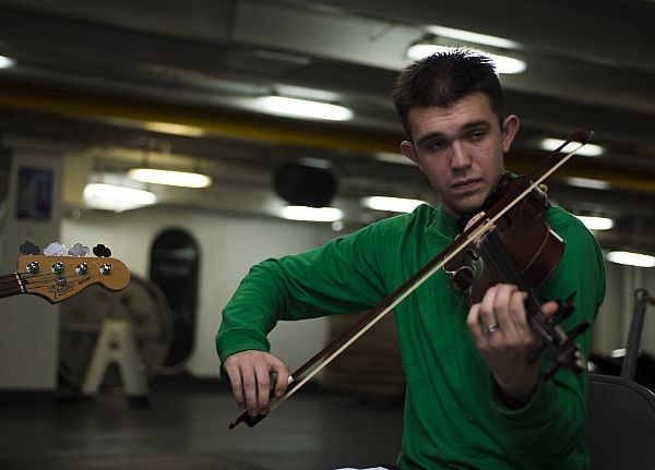 Những hình ảnh đầu tiên của tàu sân bay Mỹ Carl Vinson tại Đà Nẵng - ảnh 18