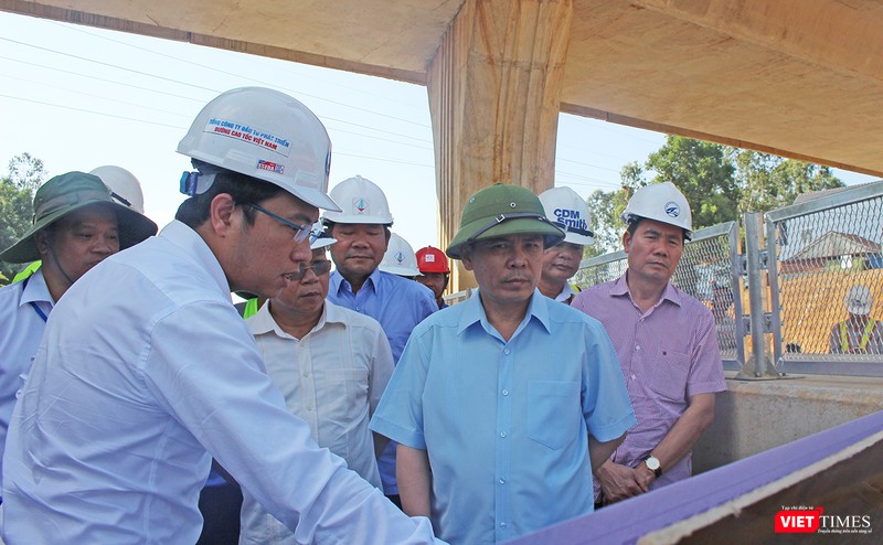 Bộ trưởng Bộ GTVT Nguyễn Văn Thể kiểm tra tiến độ và chất lượng thi công tại tuyến đường cao tốc Đà Nẵng-Quảng Ngãi Bộ trưởng Bộ GTVT Nguyễn Văn Thể kiểm tra tiến độ và chất lượng thi công tại tuyến đường cao tốc Đà Nẵng-Quảng Ngãi