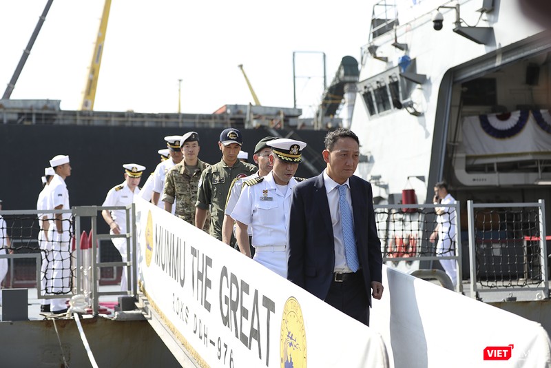 Đại sứ Hàn Quốc cùng ban chỉ huy tàu chính thức lên bờ thăm hữu nghị Đà Nẵng