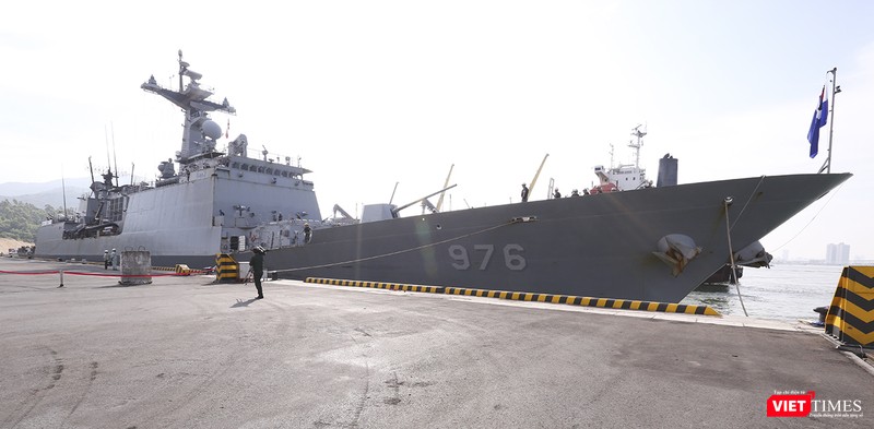 Tàu sở hữu khí tài quân sự hiện đại