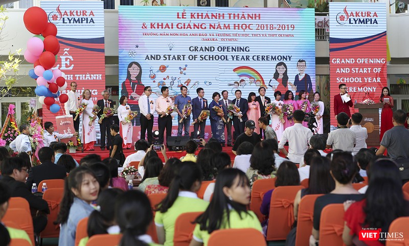 Hội đồng giáo dục nhà trường gồm các giáo viên nước ngoài đến từ Nhật Bản, Mỹ và giáo viên Việt Nam trải qua chương trình đào tạo giáo viên bài bản 300 giờ theo phương pháp Nhật và Mỹ.