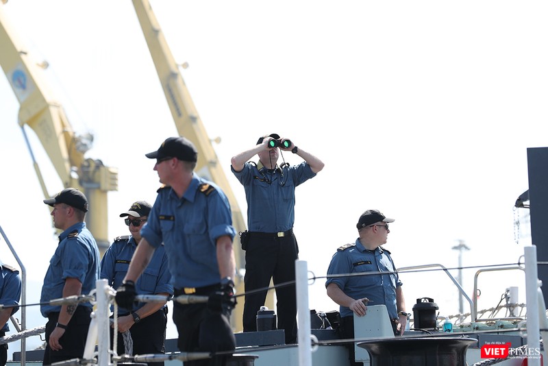 Tàu được cảnh giới thường xuyên