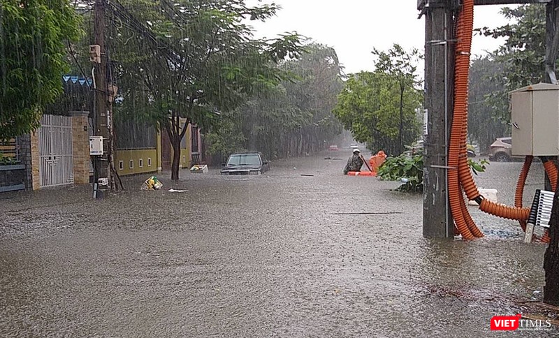 Các tuyến đường trên địa bàn phường Hòa Thuận Tây bị ngập nghiêm trọng Các tuyến đường trên địa bàn phường Hòa Thuận Tây bị ngập nghiêm trọng