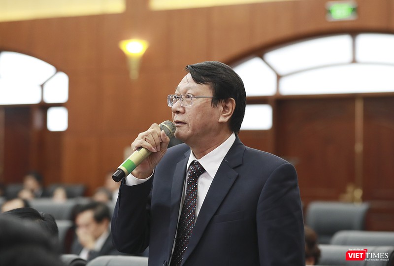 Theo ông Nguyễn Đình Ân-Cục trưởng Cục thuế Đà Nẵng, trên địa bàn Đà Nẵng có 98% doanh nghiệp là nhỏ và siêu nhỏ, do vậy nguồn thu ngân sách chính phải dựa vào khoảng 200 doanh nghiệp lớn Theo ông Nguyễn Đình Ân-Cục trưởng Cục thuế Đà Nẵng, trên địa bàn Đà Nẵng có 98% doanh nghiệp là nhỏ và siêu nhỏ, do vậy nguồn thu ngân sách chính phải dựa vào khoảng 200 doanh nghiệp lớn