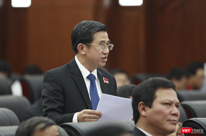 Đại biểu Nguyễn Đức Trị cho rằng, Đà Nẵng cần có mô hình cơ quan xúc tiến đầu tư chuyên nghiệp, mô hình hiện tại đang vận hành chưa thật sự hiệu quả, kết quả thu hút đầu tư trong “Năm đẩy mạnh thu hút đầu tư 2018” quá nhỏ so với tiềm năng của TP Đại biểu Nguyễn Đức Trị cho rằng, Đà Nẵng cần có mô hình cơ quan xúc tiến đầu tư chuyên nghiệp, mô hình hiện tại đang vận hành chưa thật sự hiệu quả, kết quả thu hút đầu tư trong “Năm đẩy mạnh thu hút đầu tư 2018” quá nhỏ so với tiềm năng của TP