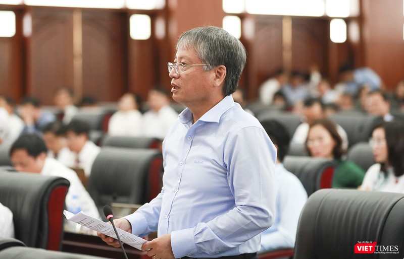 Tại phiên bế mạc kỳ họp thứ 9, đại biểu HĐND TP bỏ phiếu thông qua miễn nhiệm chức danh Phó Chủ tịch UBND TP Đà Nẵng đối với ông Nguyễn Ngọc Tuấn do ông Tuấn về hưu theo chế độ