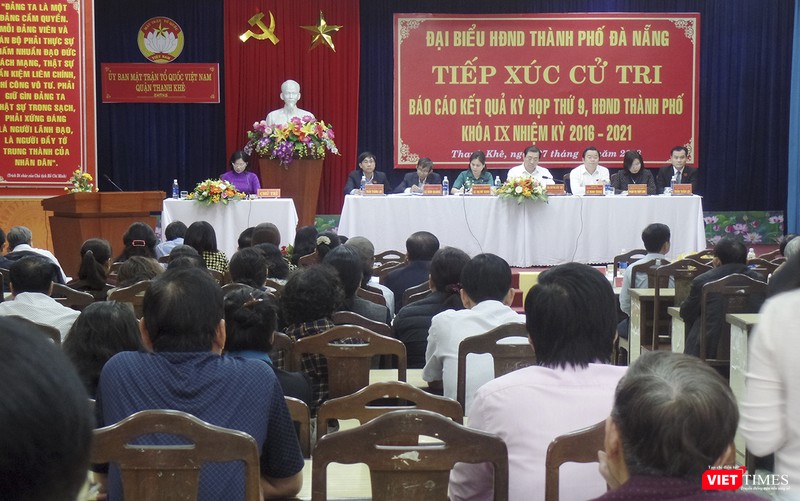 Ngày 27/12, trong khuôn khổ sự kiện tiếp xúc cử tri, báo cáo kết quả Kỳ họp thứ 9 HĐND TP khóa 9 (nhiệm kỳ 2016-2021) với cử tri quận Thanh Khê, ông Huỳnh Đức Thơ-Chủ tịch UBND TP.Đà Nẵng có những chia sẻ về việc mình bị luật và những vấn đề liên quan.