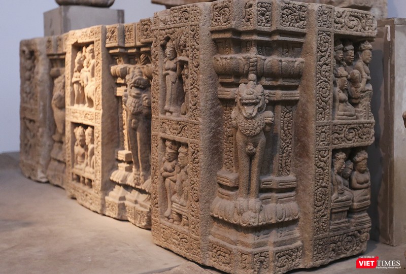 Chi tiết hoa văn bệ thờ