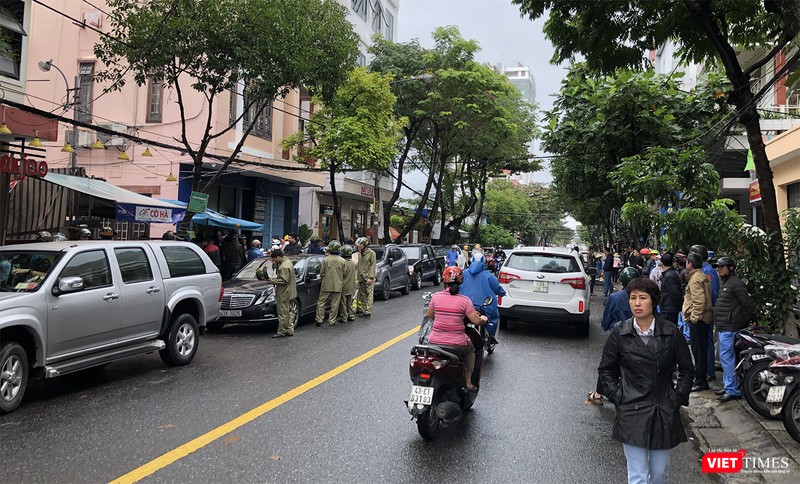 Lực lượng công an có mặt tại hiện trường đễ vãn hồi vụ việc