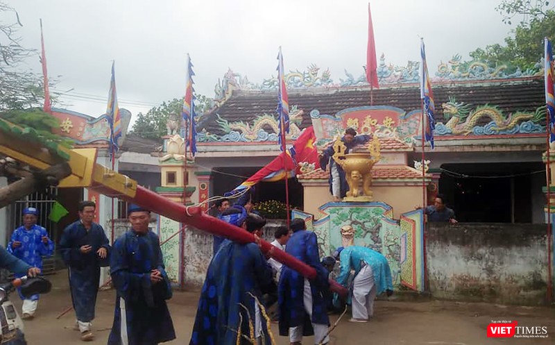 Cây Nêu đượng nhất tề dựng lên tại khắp các Đình, Chùa, nhà Thờ họ tộc trên đảo tiên tiêu Lý Sơn (Quảng Ngãi)