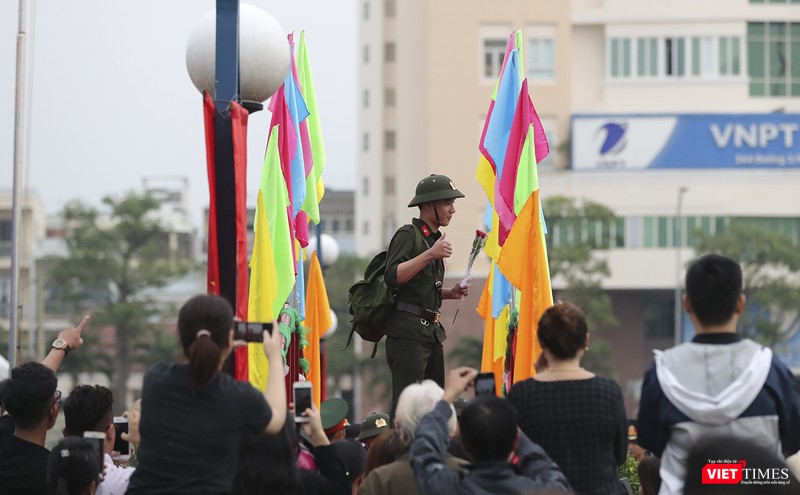 Chúng con sẽ hoàn thành tốt nghĩa vụ với Tổ quốc