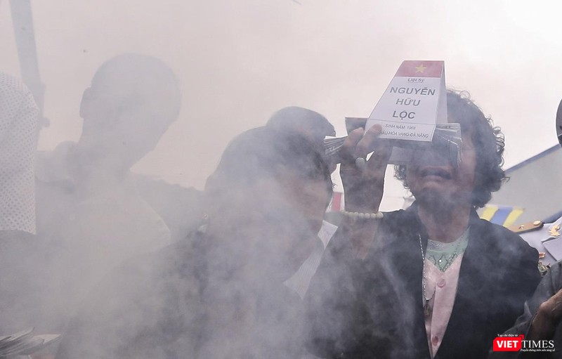 Nước mắt mẹ lại rơi...