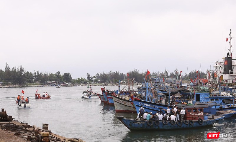 Ngưỡng vọng linh hồn 64 cán bộ chiến sỹ, đồng đội đồng chí đang nằm lại với mẹ biển bao la.