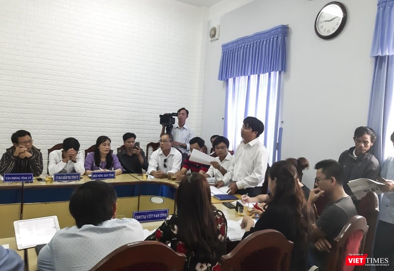 Ông Nguyễn Quang Sơn, đại diện cho 1.000 khách hàng ký hợp đồng mua đất nền tại 3 dự án này đã trình bày nội dung vụ việc, đồng thời đề đạt nguyện vọng và mong muốn được chính quyền tỉnh Quảng Nam vào cuộc, bảo vệ quyền lợi của người mua.  ông Nguyễn Quang Sơn, đại diện cho 1.000 khách hàng ký hợp đồng mua đất nền tại 3 dự án này đã trình bày nội dung vụ việc, đồng thời đề đạt nguyện vọng và mong muốn được chính quyền tỉnh Quảng Nam vào cuộc, bảo vệ quyền lợi của người mua.