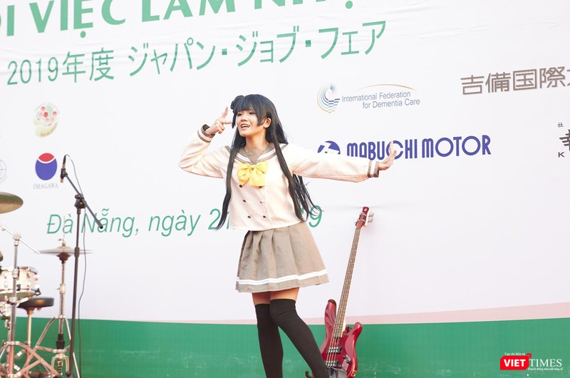 Hóa trang thành nhân vật thần tượng Hóa trang thành nhân vật thần tượng