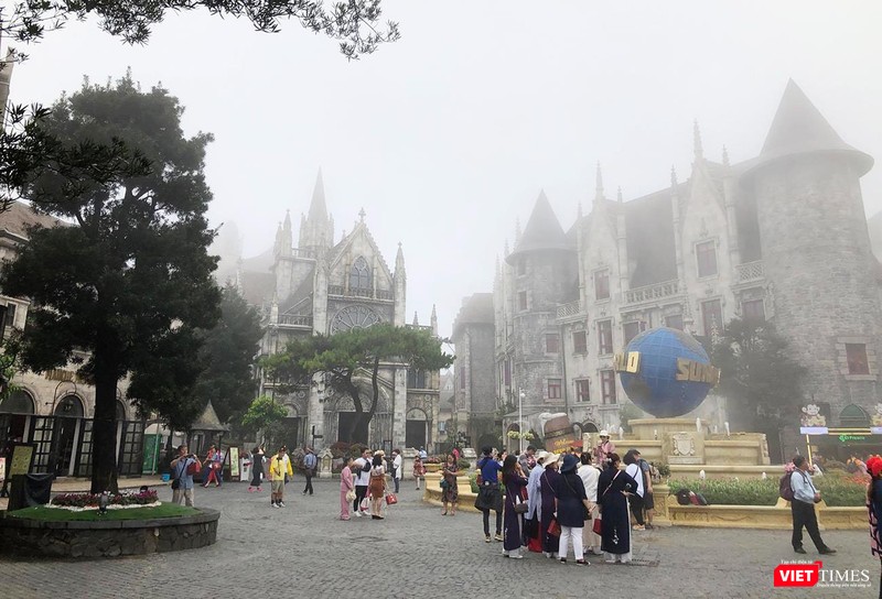 Một góc không gian khu du lịch Sun World Ba Na Hills Một góc không gian Bà Nà