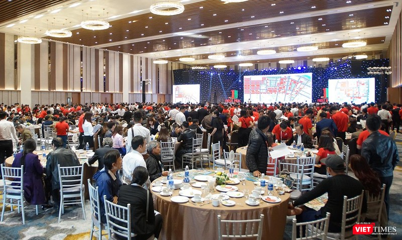 Theo Cục Quản lý Nhà và Thị trường Bất động sản, có khoảng 80% bất động sản giao dịch thành công đều thông qua môi giới. Theo Cục Quản lý Nhà và Thị trường Bất động sản, có khoảng 80% bất động sản giao dịch thành công đều thông qua môi giới.