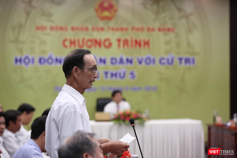 Cử tri Nguyễn Tựa nêu ý kiến về tình trạng ô nhiễm và quá tại tại bãi rác Khánh Sơn. Cử tri Nguyễn Tựa, phường Hòa Khánh Nam, quận Liên Chiểu ý kiến về tình trạng ô nhiễm và quá tại tại bãi rác Khánh Sơn.