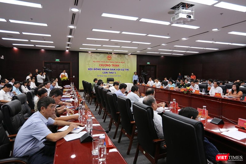 Chương trình “Hội đồng nhân dân với cử tri” diễn ra với nhiều ý kiến về tình trạng ô nhiễm môi trường trên địa bàn Sáng 15/5, Chương trình “Hội đồng nhân dân với cử tri” lần thứ 5 do Thường trực HĐND TP Đà Nẵng tổ chức dưới sự chủ trì của ông Nguyễn Nho Trung-Chủ tịch HĐND TP Đà Nẵng đã diễn ra với nhiều ý kiến của cử tri liên quan đến thực trạng ô nhiễm môi trường, thu gom rác thải trên địa bàn TP