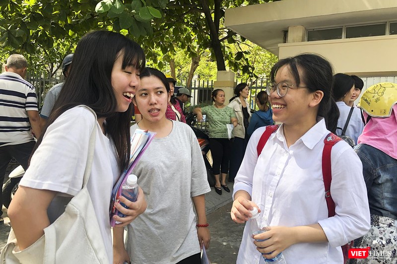 Trong 3 ngày diễn ra kỳ thi tốt nghiệp THPT quốc gia 2019, tại các điểm thi rrên địa bàn TP Đà Nẵng đã không xảy ra sự cố về đề thi và có đến 99,32% thí sinh dự thi/tổng số thí sinh đăng ký dự thi. trong 3 ngày diễn ra kỳ thi, trên địa bàn đã không xảy ra sự cố về đề thi và có đến 99,32% thí sinh dự thi/tổng số thí sinh đăng ký dự thi; Chỉ có 02 thí sinh vi phạm Quy chế thi và bị đình chỉ thi (01 mang điện thoại vào phòng thi, 01 mang tài liệu vào phòng thi).