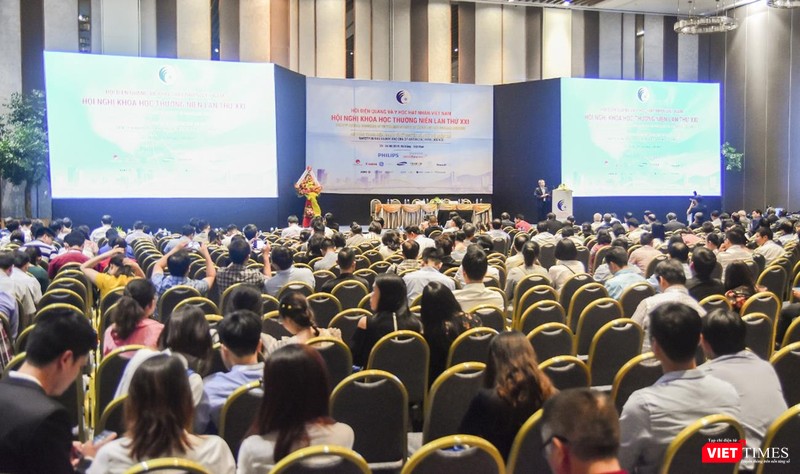 Hội nghị khoa học thường niên lần thứ 21 của Hội Điện quang và Y học hạt nhân Việt Nam đã khai mạc vào ngày 23/08, tại Cung Hội nghị Quốc tế Ariyana Đà Nẵng với sự tham dự của hơn 1.000 đại biểu trong nước và thế giới Hội nghị khoa học thường niên lần thứ 21 của Hội Điện quang và Y học hạt nhân Việt Nam đã khai mạc vào ngày 23/08, tại Cung Hội nghị Quốc tế Ariyana Đà Nẵng với sự tham dự của hơn 1.000 đại biểu trong nước và thế giới