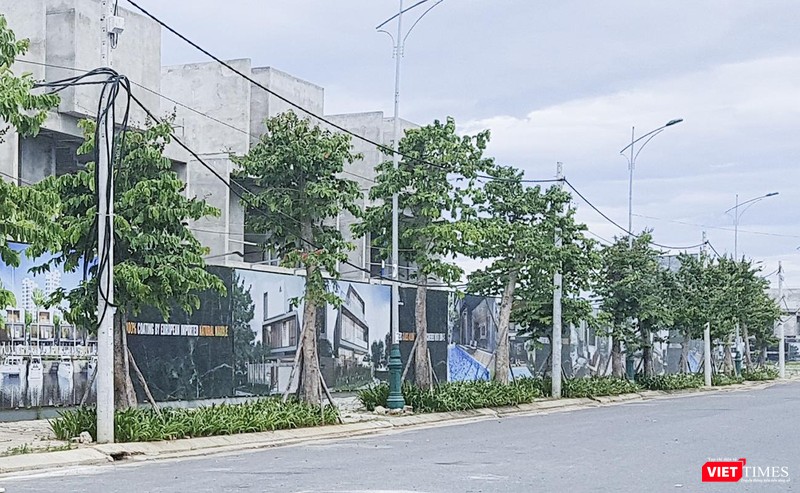 Dãy biệt thự được Công ty CP Đất Xanh Miền Trung xây dựng trái phép tại Khu đô thị Phú Mỹ An Dãy biệt thự được Công ty CP Đất Xanh Miền Trung xây dựng trái phép tại Khu đô thị Phú Mỹ An