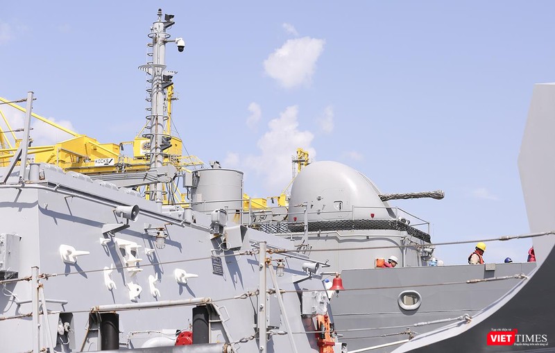 Pháo hạm trên tàu hậu cần Pháo hạm trên tàu hậu cần