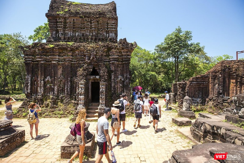 Du khách quốc tế đến tham quan Mỹ Sơn Du khách quốc tế đến tham quan Mỹ Sơn