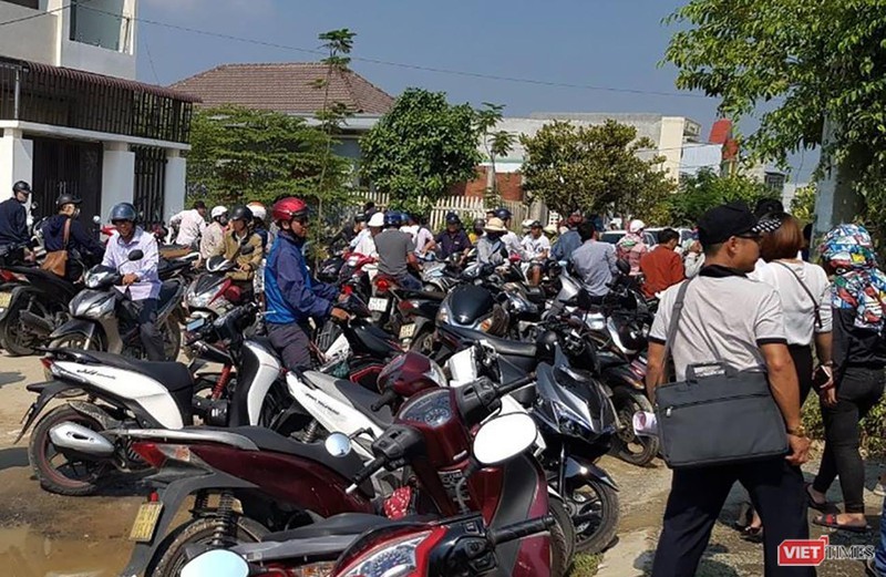 Quang cảnh mua bán đất nền tại khu vực dự án Golden Hill vào thời điểm BĐS Đà Nẵng "sốt giá" Quang cảnh mua bán đất nền tại khu vực dự án Golden Hill vào thời điểm BĐS Đà Nẵng "sốt giá"