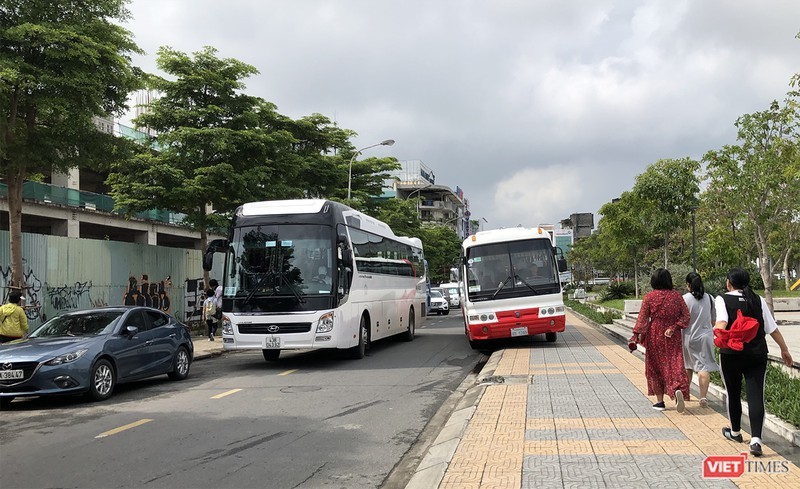 Phương tiện giao thông lưu thông trên tuyến đường trung tâm TP Đà Nẵng Phương tiện giao thông lưu thông trên tuyến đường trung tâm TP Đà Nẵng