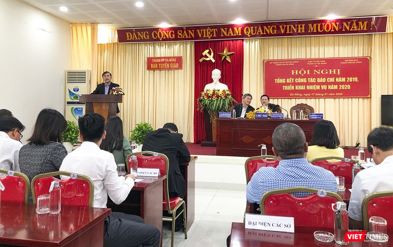 Ông Nguyễn Đức Nam - Chủ tịch Hội nhà báo TP Đà Nẵng, Tổng biên tập báo Đà Nẵng phát biểu tại hội nghị Ông Nguyễn Đức Nam - Chủ tịch Hội nhà báo TP Đà Nẵng, Tổng biên tập báo Đà Nẵng phát biểu tại hội nghị
