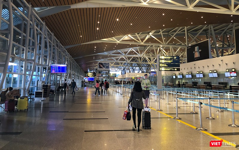 Các chuyến bay đến và đi tại Cảng hàng không quốc tế Đà Nẵng được giám sát y tế nghiêm ngặt Các chuyến bay đến và đi tại Cảng hàng không quốc tế Đà Nẵng được giám sát y tế nghiêm ngặt