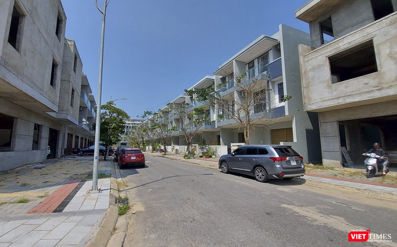 Một khu phố có đông người sinh sống