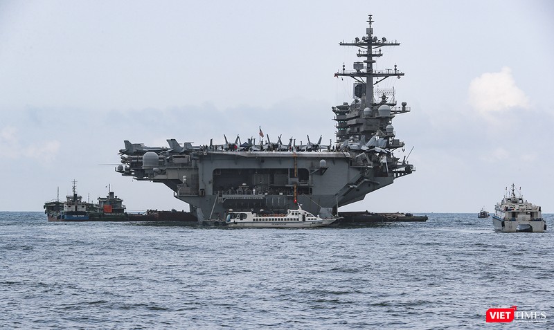 USS Theodore Roosevelt có diện tích khoàng 1,8ha; dài 332,84m; rộng 76,81m; cao 12,5m, bằng chiều cao tòa nhà Empire State của Mỹ