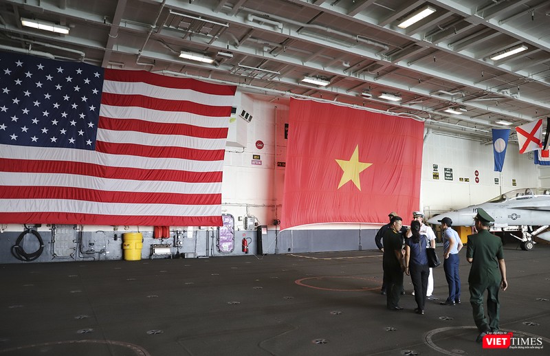 Khu vực treo quốc kỳ 2 nước Việt Nam - Hoa Kỳ