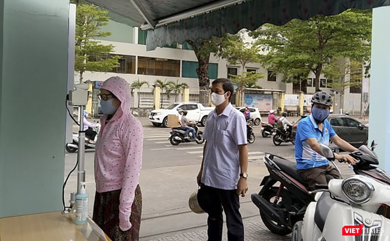 Thiết bị được lắp đặt ngay cổng bảo vệ đi vào ĐH Đà Nẵng