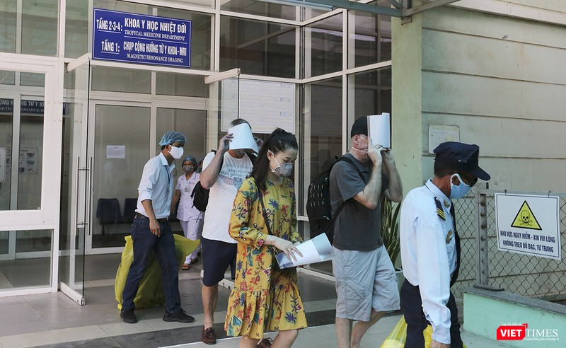 Ba bệnh nhân mắc COVID-19 thứ 22, 23 và 35 được điều trị tại Bệnh viện Đà Nẵng được xuất viện hôm 27/3 Ba bệnh nhân mắc COVID-19 thứ 22, 23 và 35 được điều trị tại Bệnh viện Đà Nẵng được xuất viện hôm 27/3