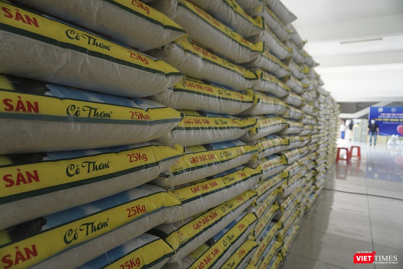 Gạo đã sẵn sàng chia sẻ với người dân Gạo đã sẵn sàng chia sẻ với người dân