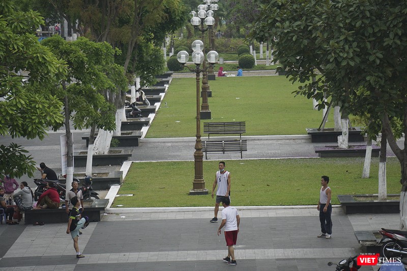 Các khu công viên người dân đã trở lại chơi thể thao Các khu công viên người dân đã trở lại chơi thể thao