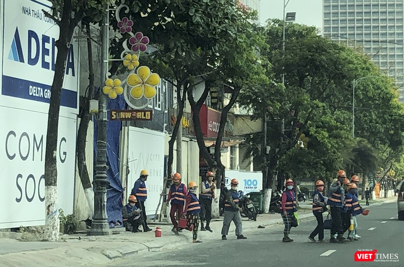 Công nhân đã trở lại công trình Công nhân đã trở lại công trình