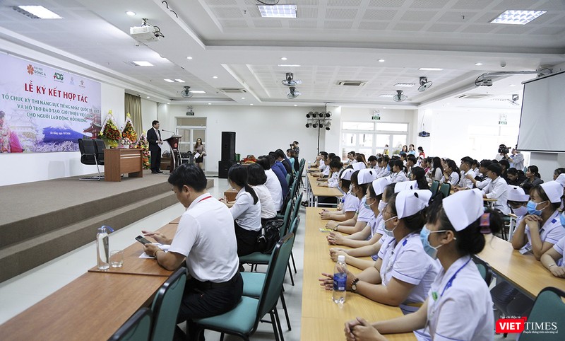 Quang cảnh buổi ký kết Quang cảnh buổi ký kết