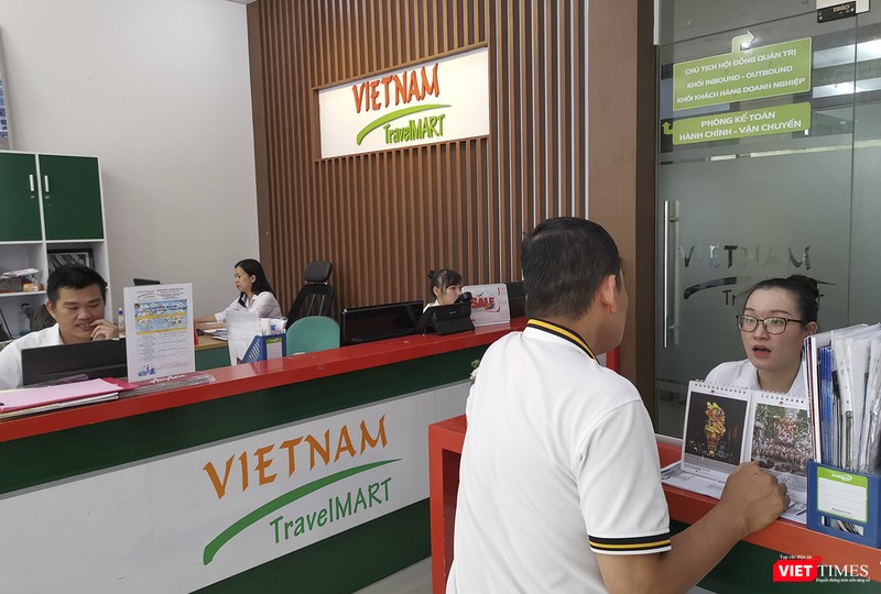Nhân viên kinh doanh dành thời gian trực fanpage của doanh nghiệp nhiều hơn so với trước sau dịch COVID-19 Nhân viên kinh doanh dành thời gian trực fanpage của doanh nghiệp nhiều hơn so với trước sau dịch COVID-19