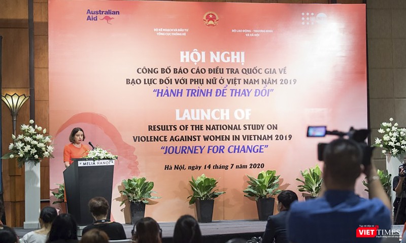 Bà Nguyễn Thị Hà - Thứ trưởng Bộ LĐ-TB&XH - phát biểu tại buổi công bố (ảnh Minh Châu) Bà Nguyễn Thị Hà - Thứ trưởng Bộ LĐ-TB&XH - phát biểu tại buổi công bố (ảnh Minh Châu)