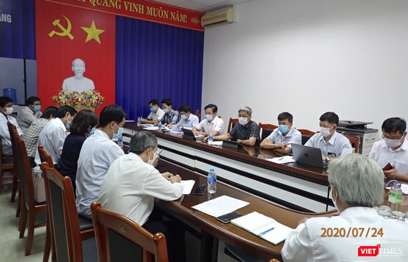 Thứ trưởng Bộ Y tế Nguyễn Trường Sơn và đoàn công tác làm việc với ngành y tế Đà Nẵng về ca dương tính với SARV-CoV-2 mới
