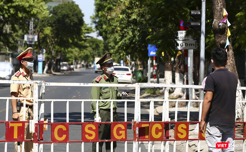 Một trường hợp bị lực lượng công an từ chối cho đi vào bên trong